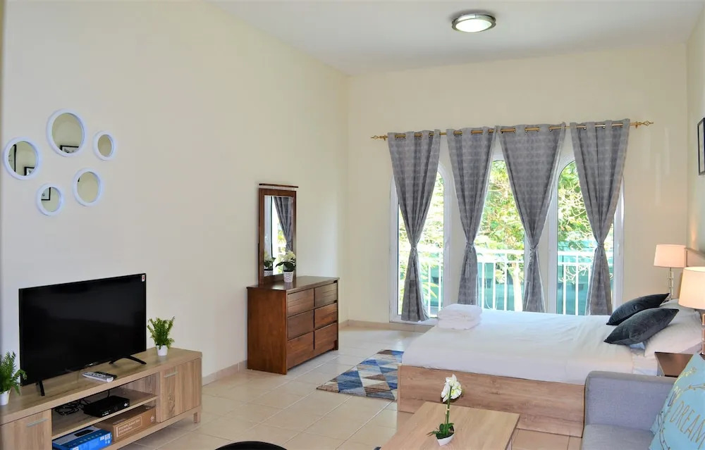 NMR - New Spacious Studio flat