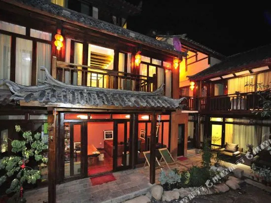 Phoenix Private Courtyard Hostel