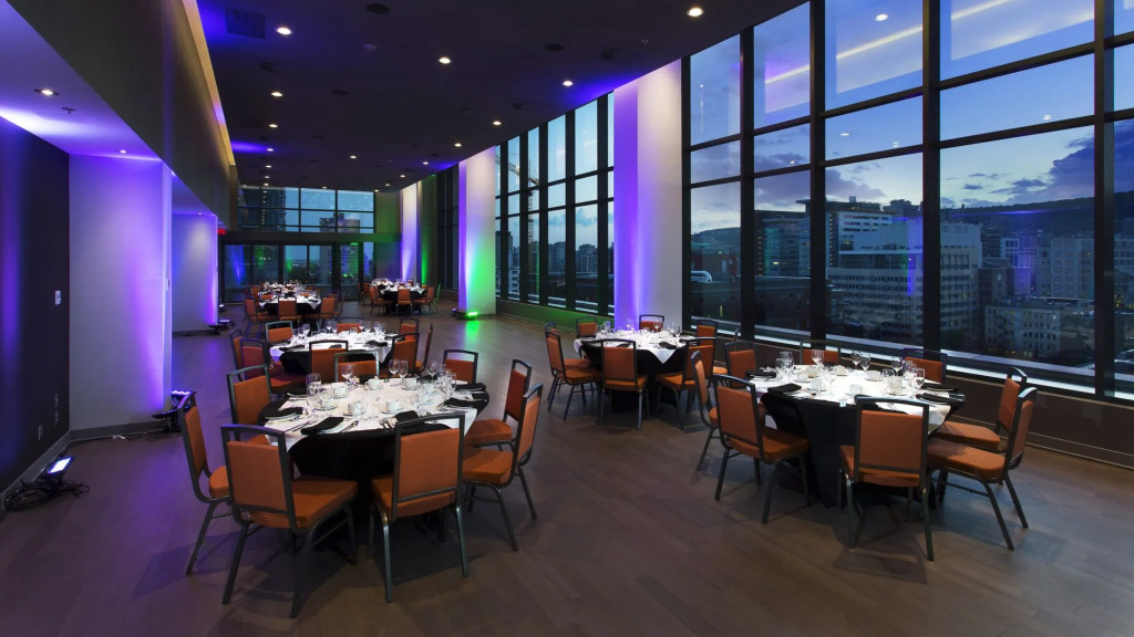 Holiday Inn Hotel & Suites - Montreal Centre-ville Ouest by IHG