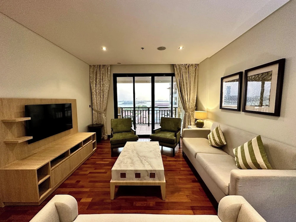 Lux BnB I Palm Jumeirah Resort I Palm Views