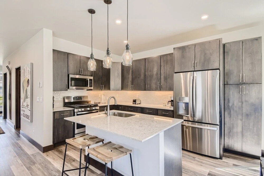 High-end Finishes, Private Hot Tub, Platinum Playcation, New Listing! 4 Bedroom Home by Redawning