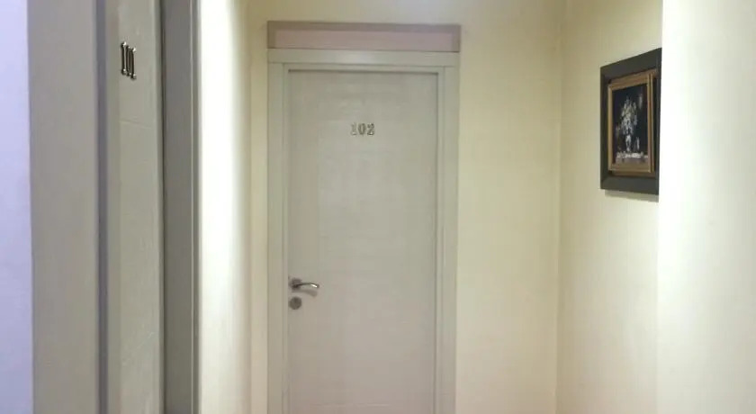 Отель Корнер