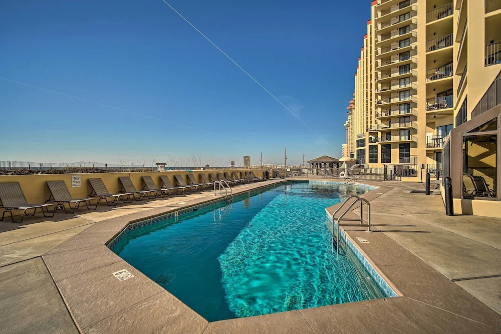Orange Beach Condo w/ Ocean-view Balcony!