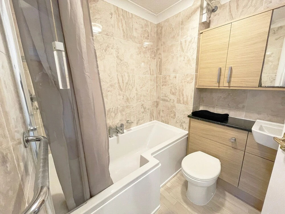 The Aviator Apartment - Farnborough - Allocated Parking, WI-FI & Self Check-in