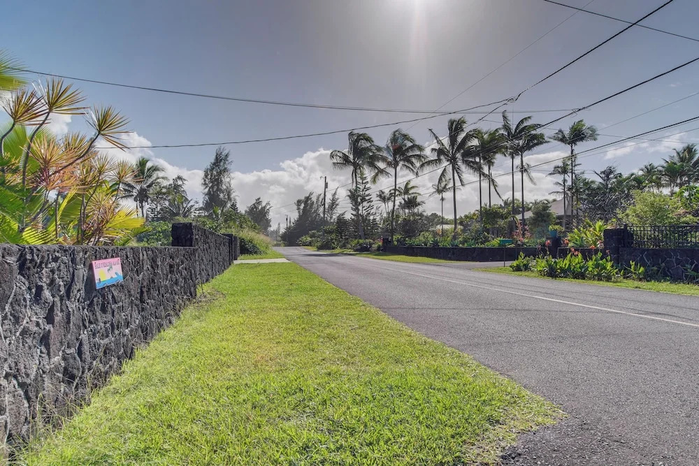 Oceanfront Keaau Gem: Ocean & Sunrise Views, Pool