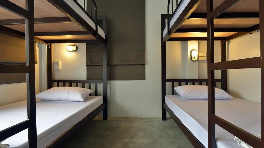 Some Rest Hostel Khao San