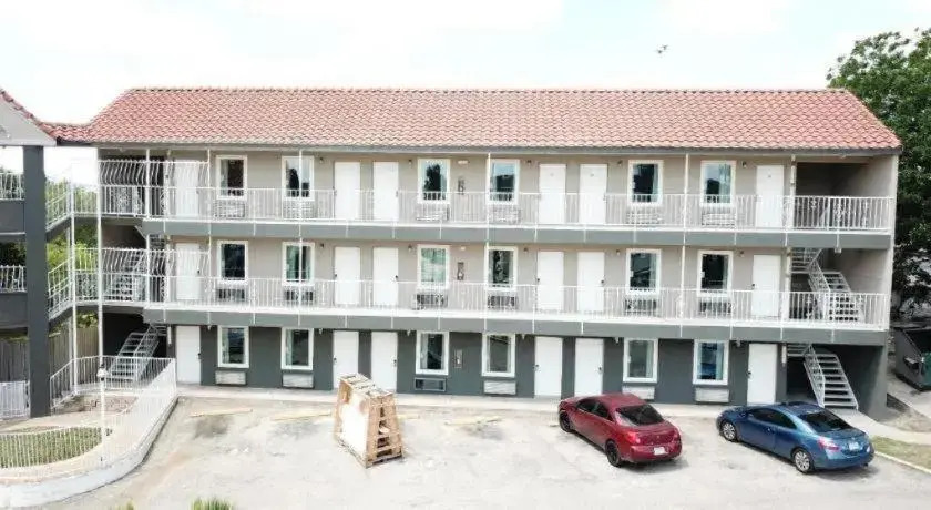 Village Motor Inn