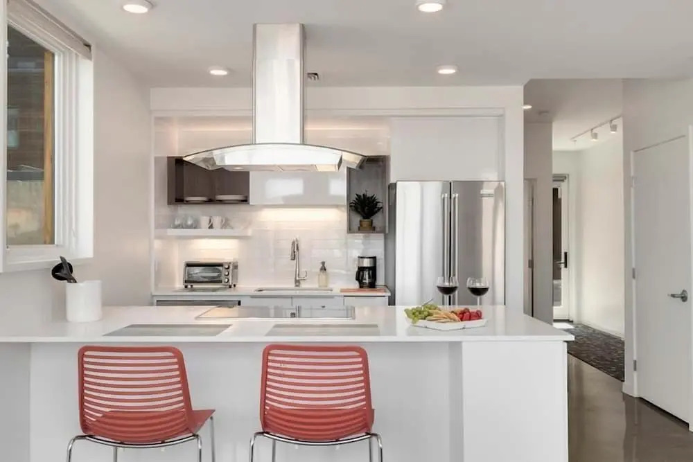 Modern Elegance on Linden Walk/bike Everywhere!