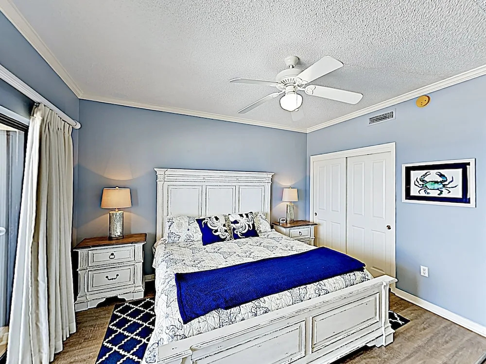 New Listing! Beachfront Corner-unit W/ Pools 3 Bedroom Condo