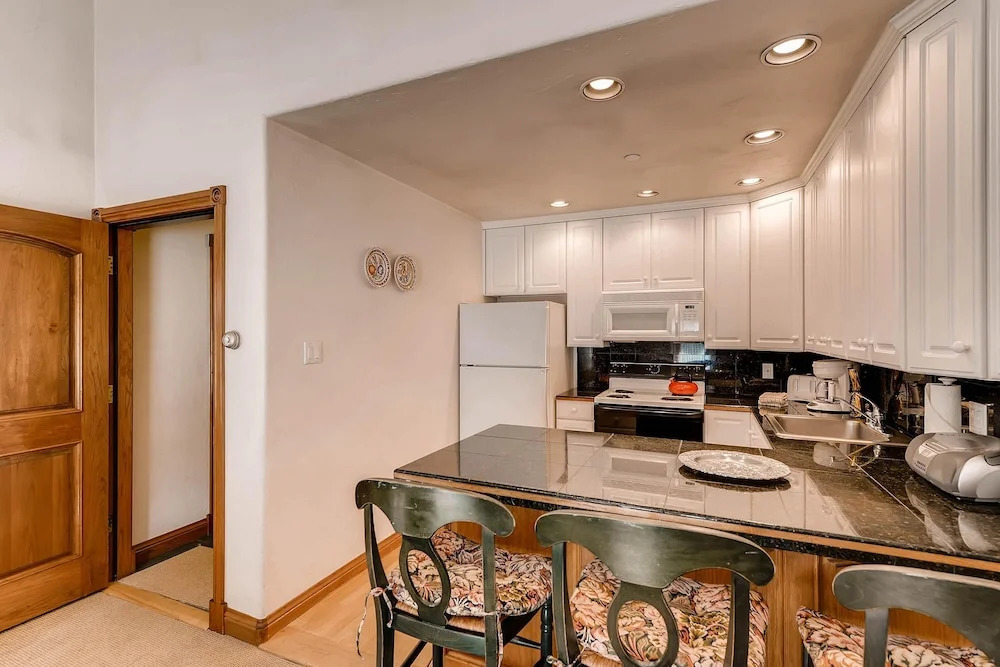 Westwind 406 2BD 2BA Gold Condo