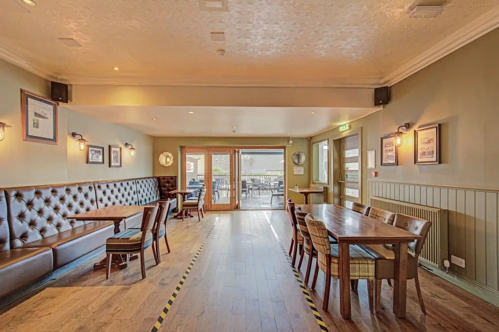 The Kinloch Arms Hotel