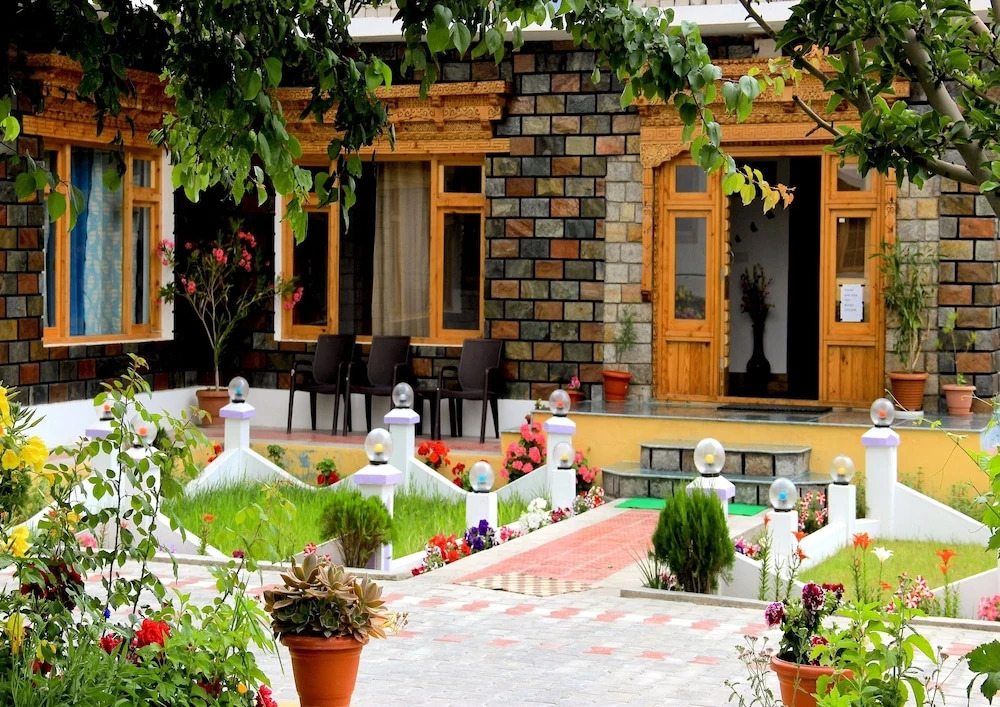 Hotel Jeevanam Villa