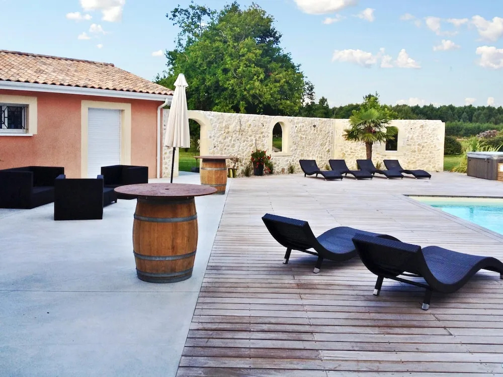 Villa With 5 Bedrooms in Saint-germain-d'esteuil, With Private Pool, E