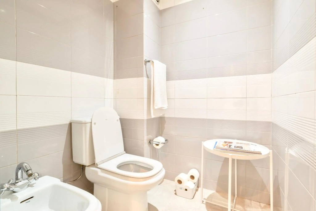 Swimming pool apartment with private parking