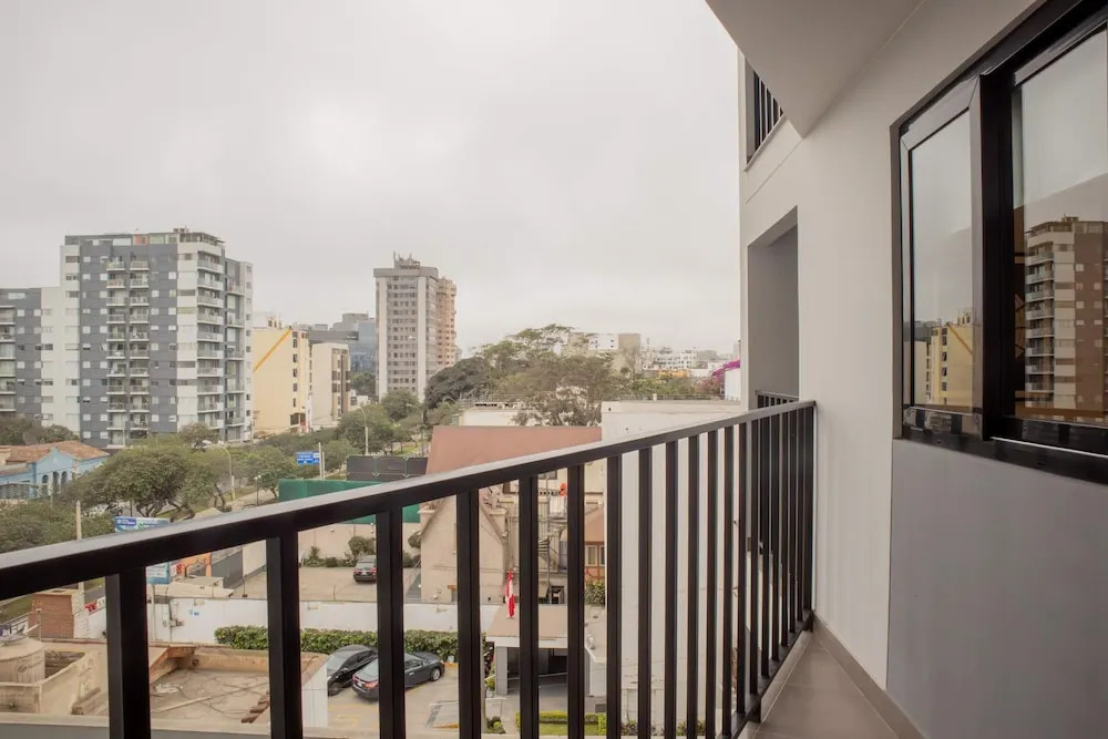 w Delightful 2BR w Balcony in Miraflores