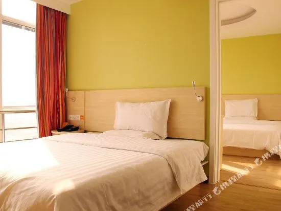 7-day Chain Hotel (Qinhuangdao Yanshan University Olympic Sports Center Branch)