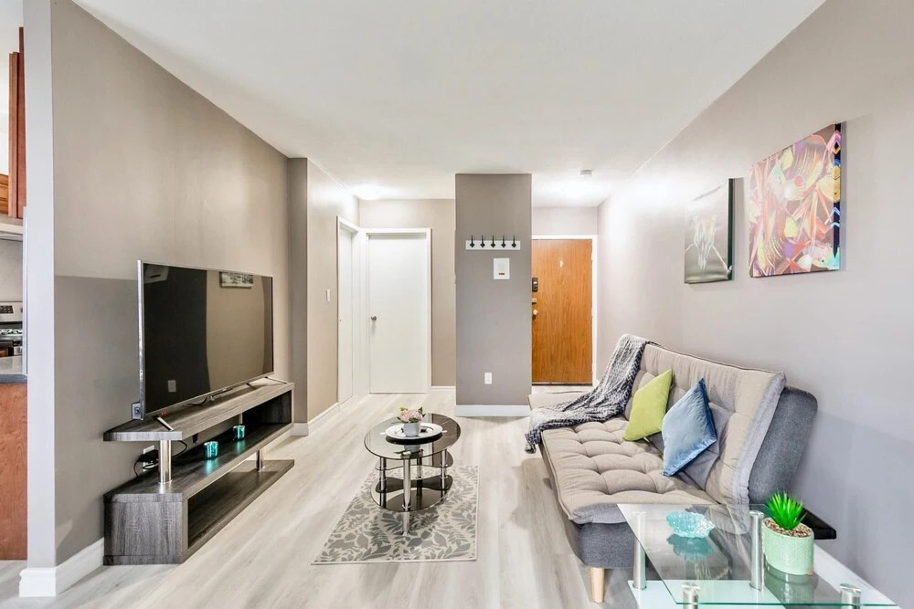 1BR King Apartment With Netflix- Near DT Hamilton