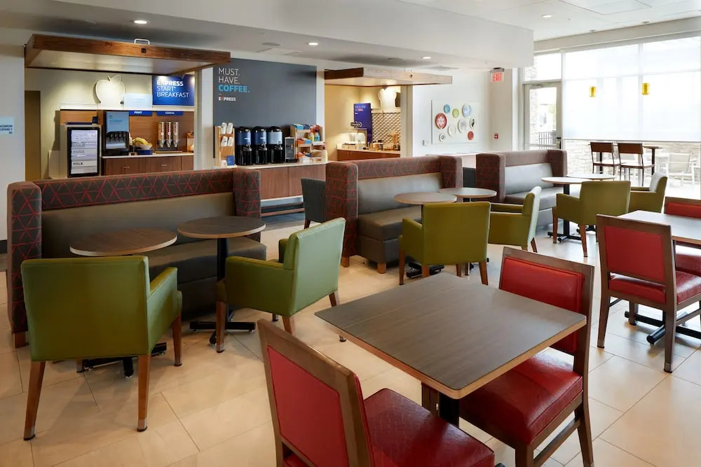 Holiday Inn Express & Suites - Cincinnati North - Liberty Way by IHG