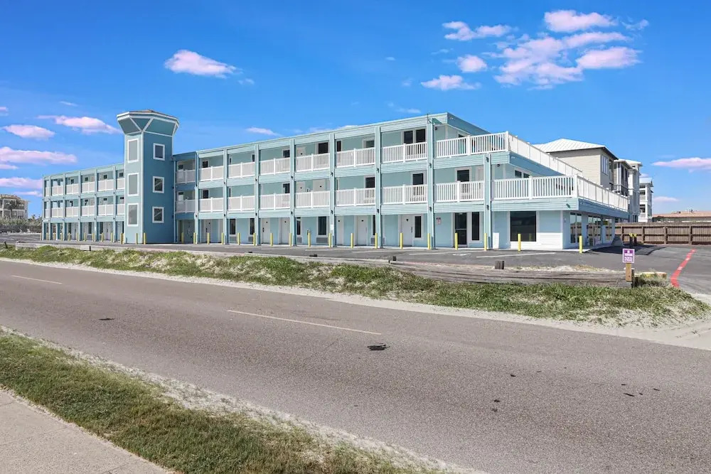 Seaside Boutique Hotel, Waves At Your Doorstep