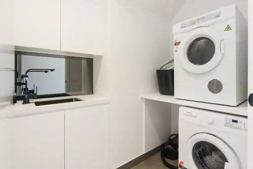 BOUTIQUE STAYS - Murrumbeena Place 2