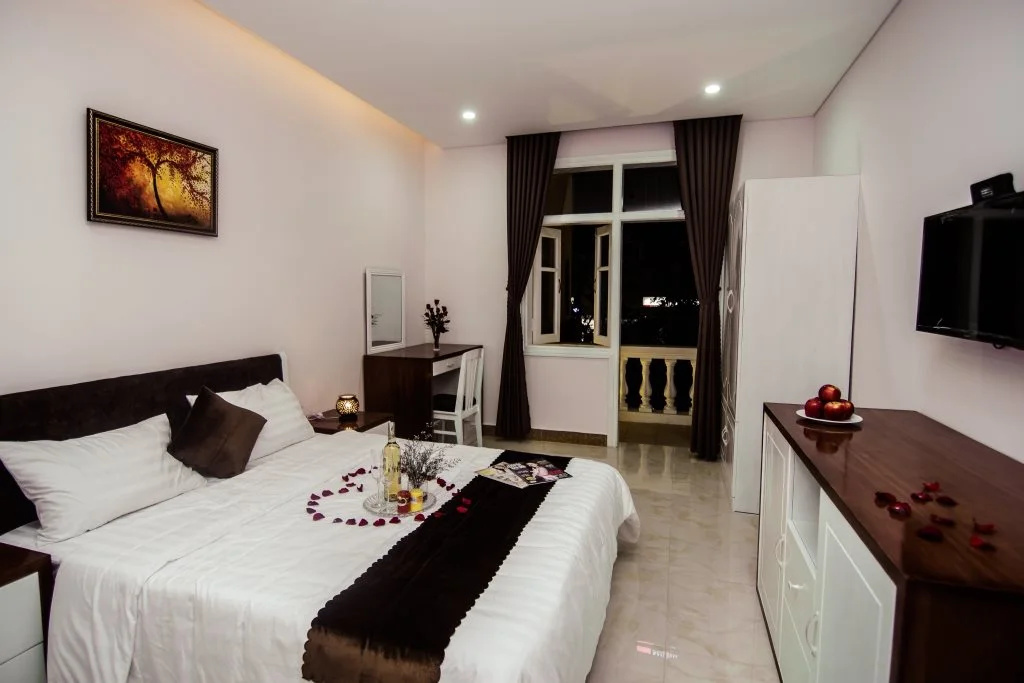Rose Hotel