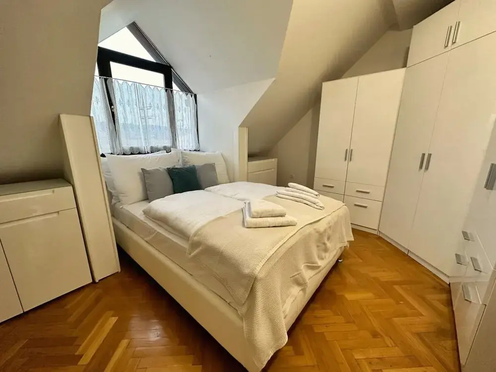 Charming City Loft Apartment With Free Parking