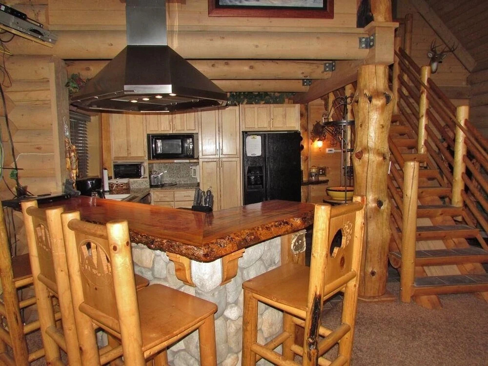 080 - Moonshadows Log Cabin