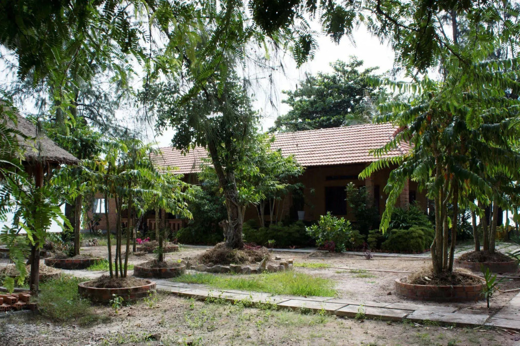 Bai Thom Cay Vong Nem Resort