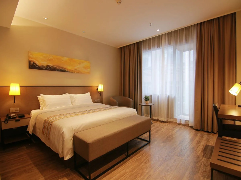 Home Inn Plus Shanghai West Yan'An Road