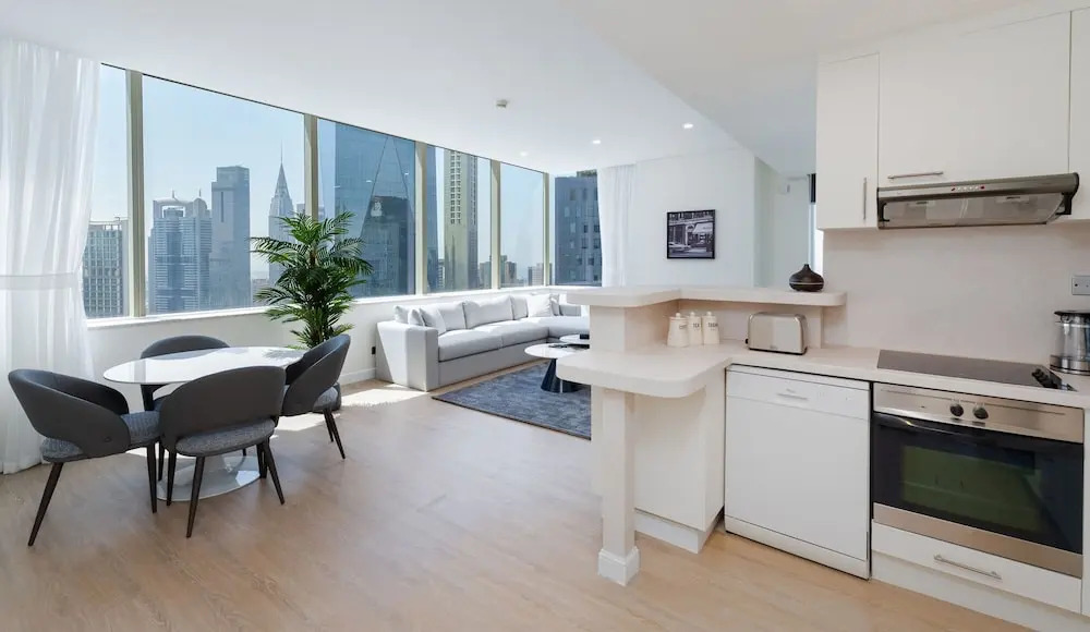 Pristine Difc 2BR w Pool Gym