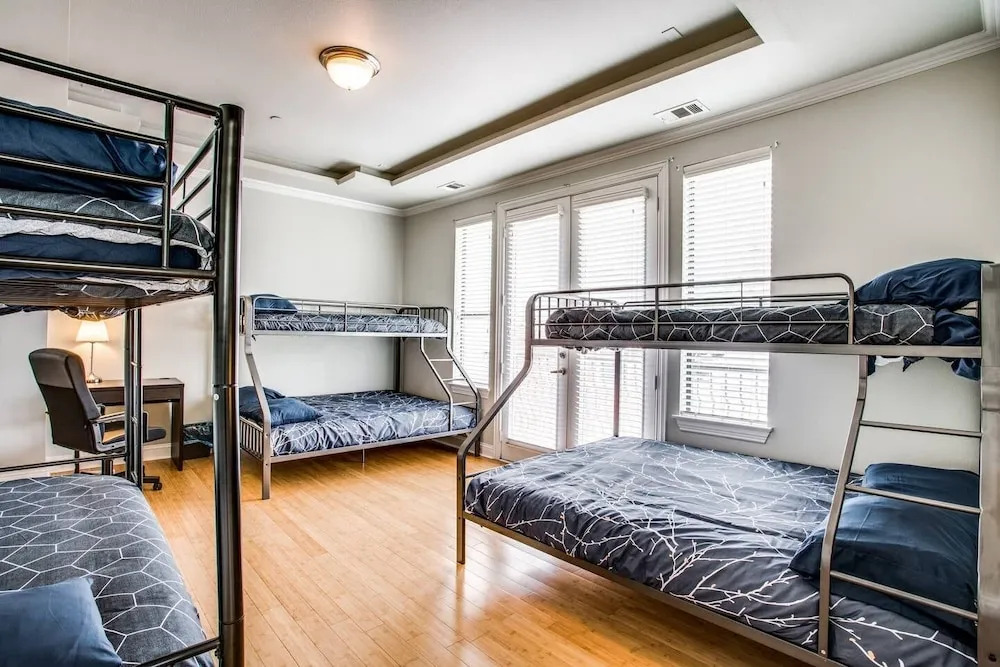 Grand Oak Lawn Town Home