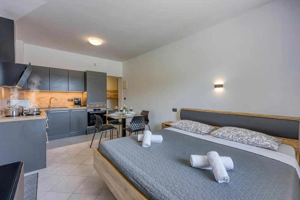 Coastal Countryside Oasis Apartment Deni