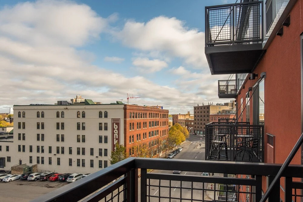 FRONTDESK 20 6th St Apts NE Minneapolis Riverfront District