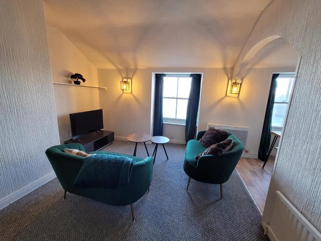 Sea view Penthouse flat 6 with fast WiFi and Free PARKING