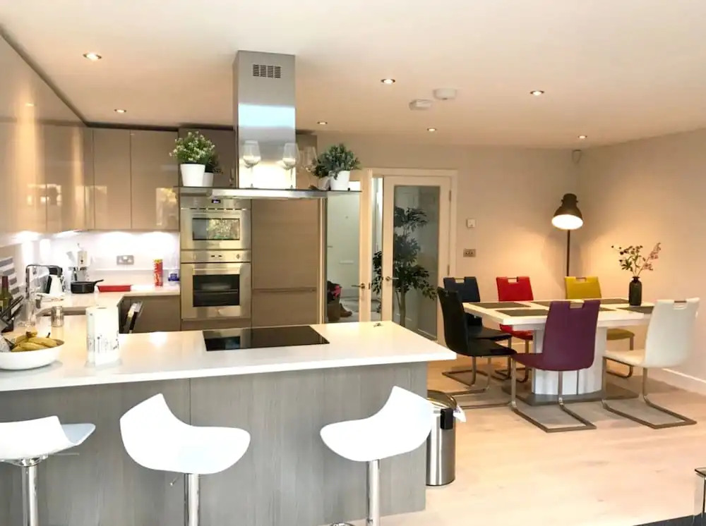 Villa With 3 Bedrooms in Isleworth