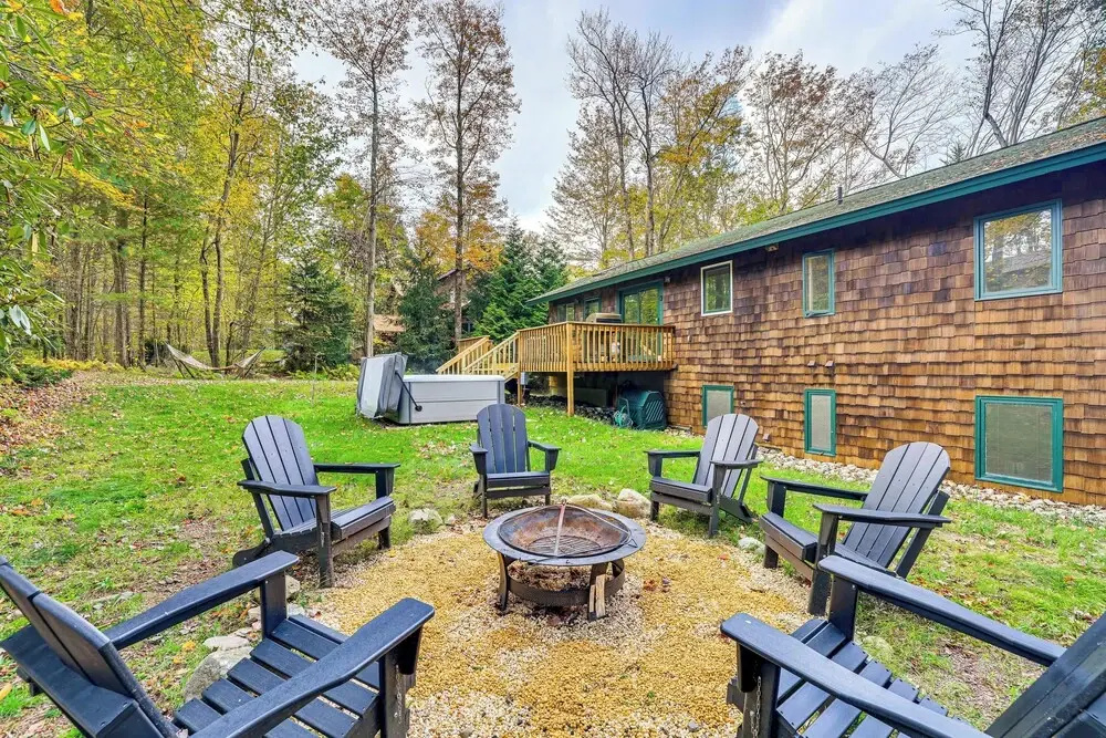 Private Hot Tub: Pocono Pines Cabin Getaway!