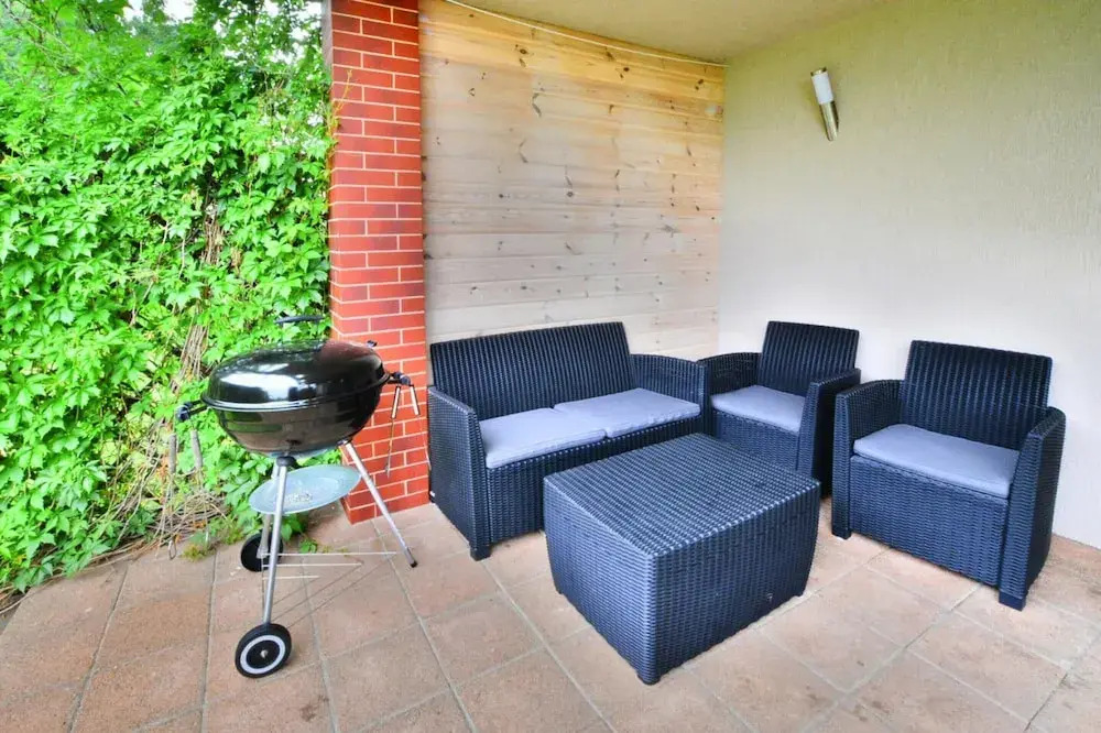 Comfortable, large holiday home with a garden