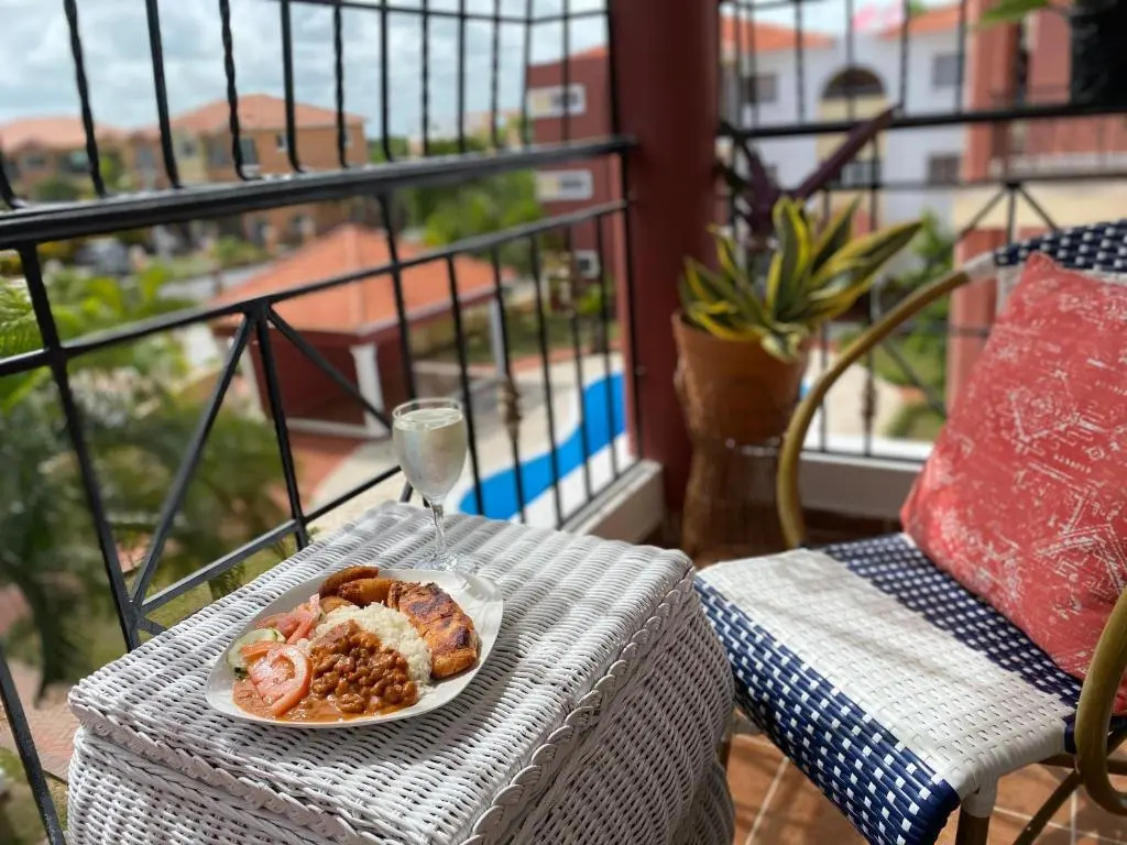 LUXURY NEW 2BDR 2BATH APT 10 Min DRIVING FROM THE AIRPORT AND BEACHES