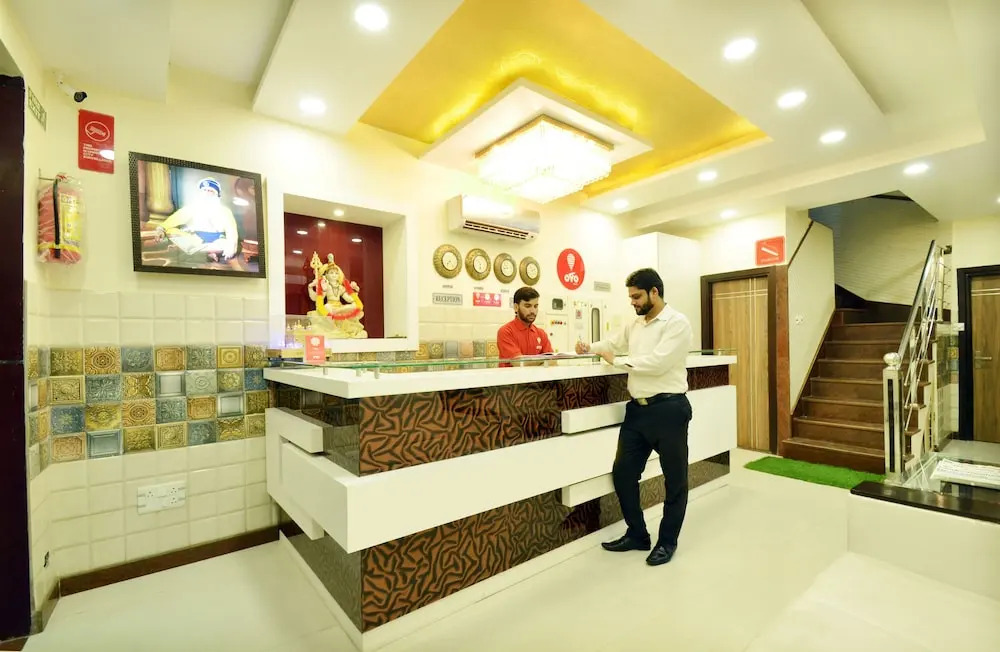 OYO 8666 Hotel The Queen