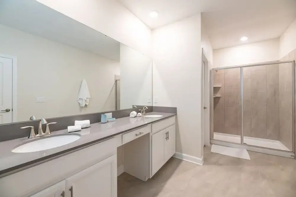 5BR Themed Home - Private Pool Prime Location
