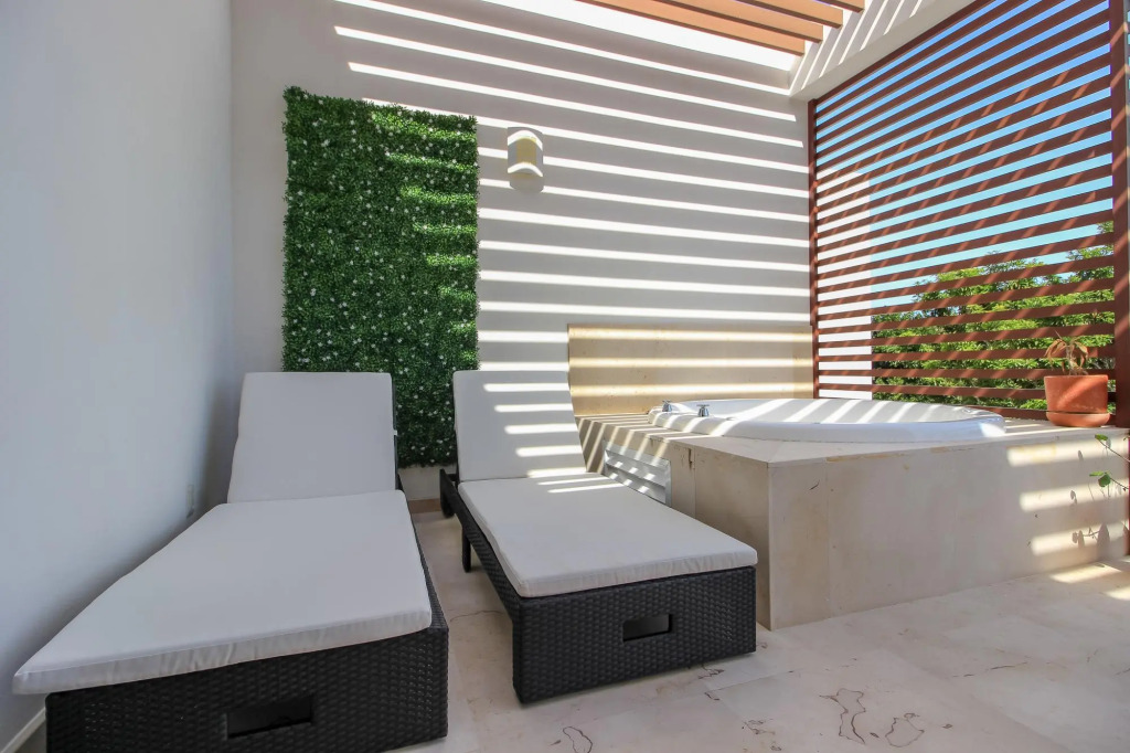 Impressive Penthouse With Hot Tub and Rooftop Terrace in Bahia Principe