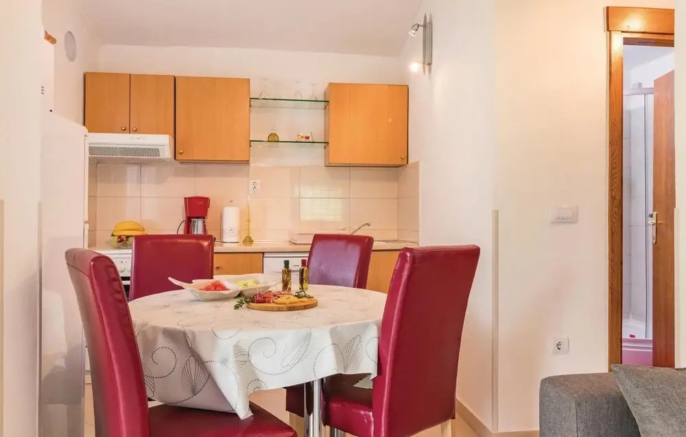 Beautiful Home in Pula With Wifi and 2 Bedrooms