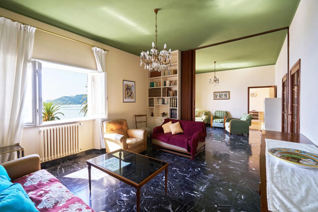 Bright apartment with a beautiful lagoon view.-Mura di Levante