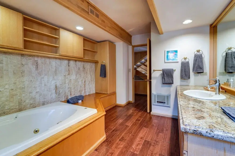 Tahoe Donner House w/ Hot Tub & Grill!