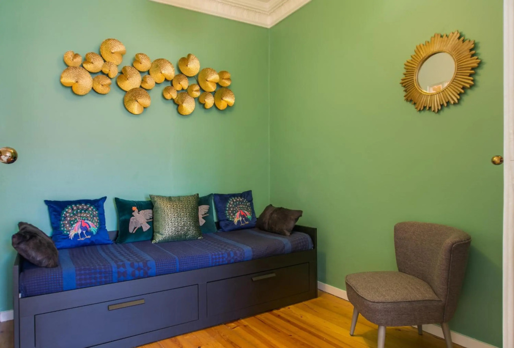 Spacious, Bright and Newly Renovated 2 Bedroom Apartment, Lisbon Historical Center, Madragoa