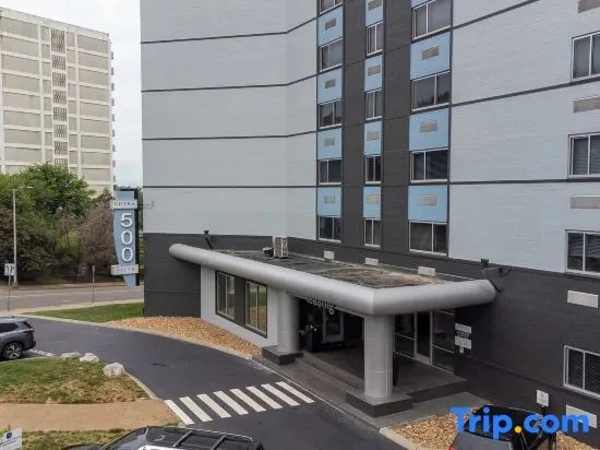 2bdr Downtown Nashville Apartment. Walk to Broadway and Music City Center with Rooftop Pool - 3