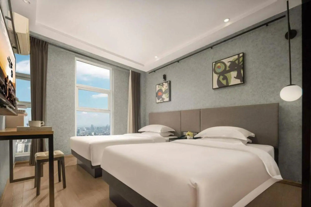 Yijia Lijing Hotel (Pengzhou No. 1 Middle School Store)
