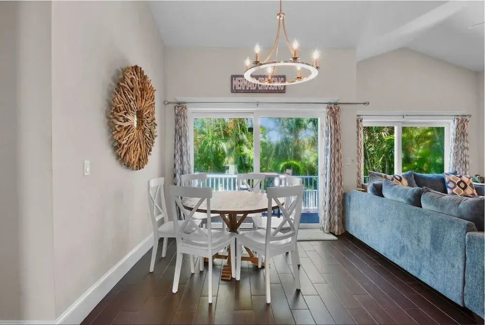 Fanta Sea 4 Bedroom Home by RedAwning