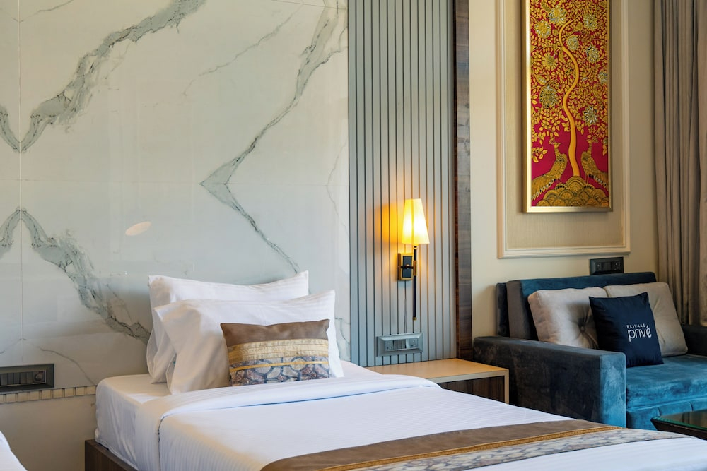 Mountain Creek by ELIVAAS Prive Pet-friendly 1 Luxe Room with Shared Pool and Gazebo