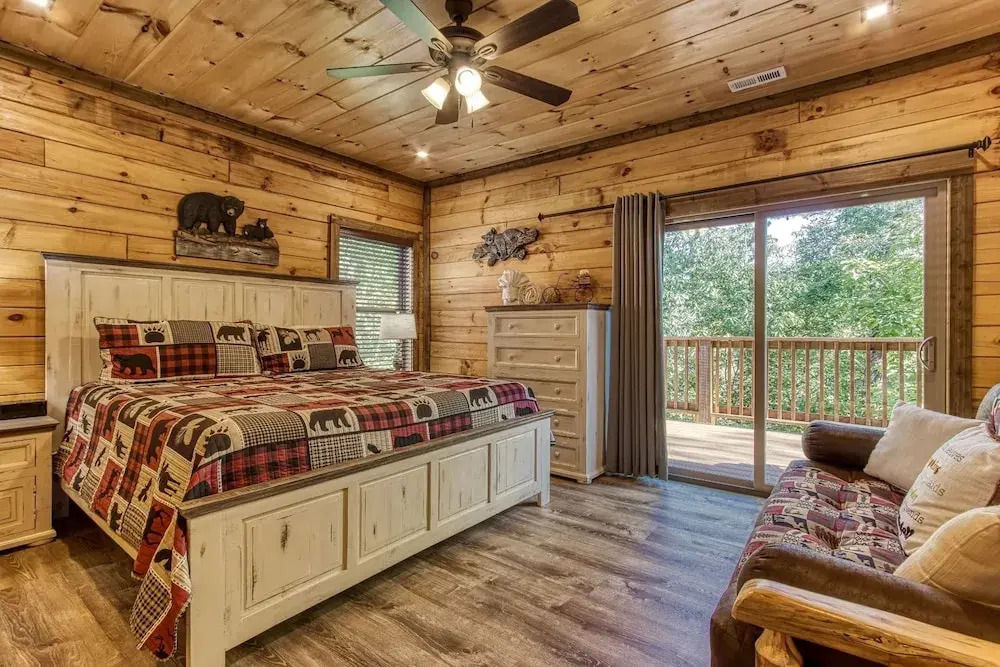 ERN822 - Smoky Oasis - Great Location, Private Indoor Heated Pool! cabin